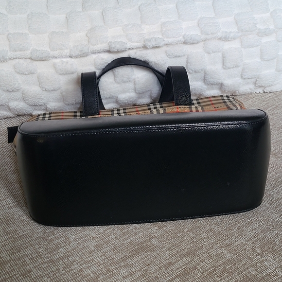 Burberry Horseferry Handle Bag..Authentic w/COA.. - Picture 7 of 16
